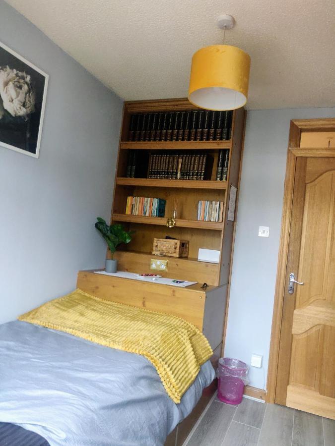 Private Room In Dublin Bagian luar foto